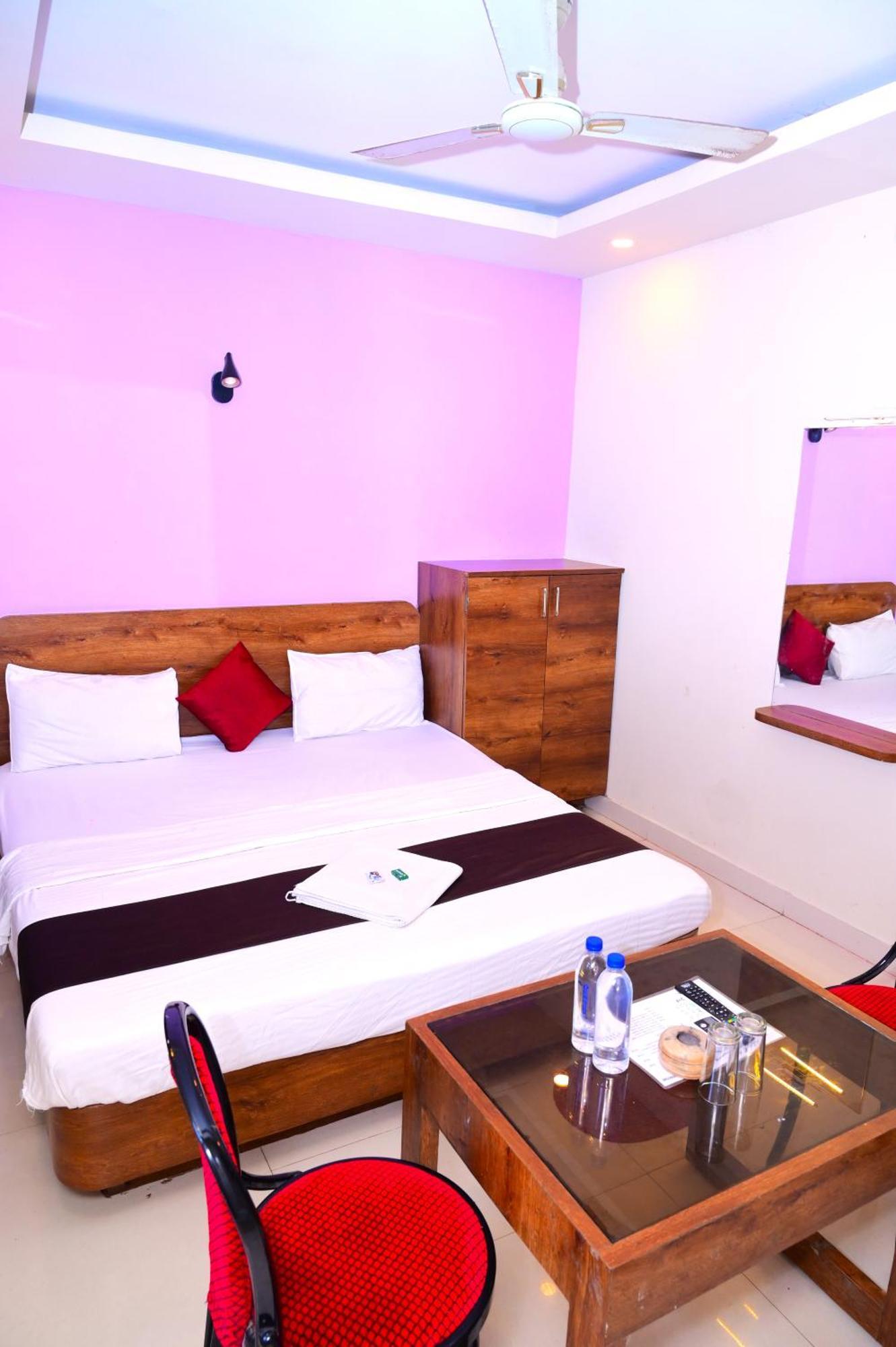 Blue Sagar Official Hotel 3*